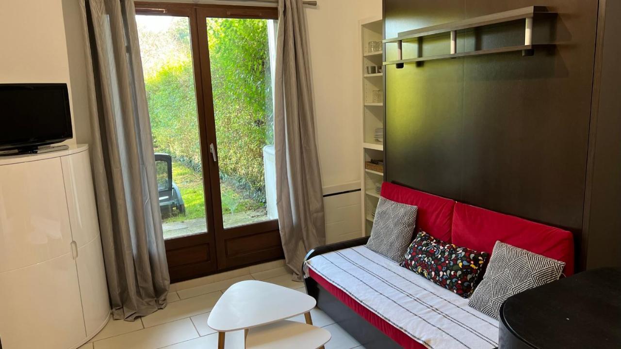 Appartement 2 Pieces Rez-De-Jardin A 2 Pas De La Plage Et De La Thalasso Cabourg Exterior photo